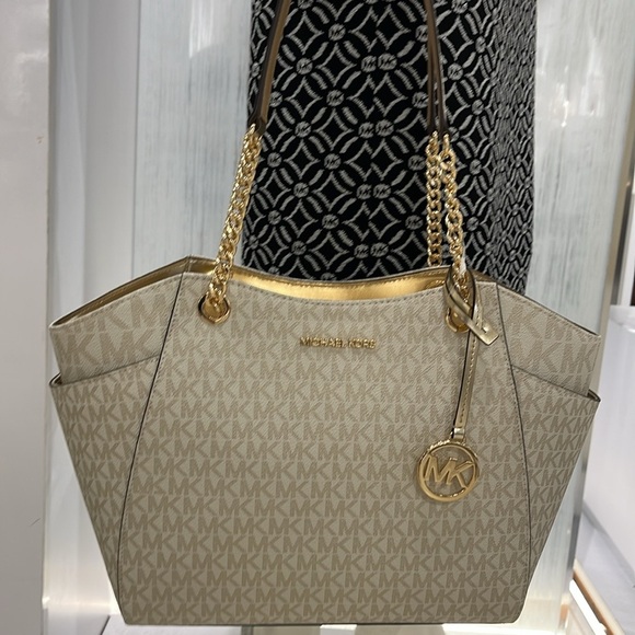 MICHAEL KORS 
Jet Set Travel Large Signature Chain Shoulder Tote Bag
Pale Gold - Picture 6 of 16